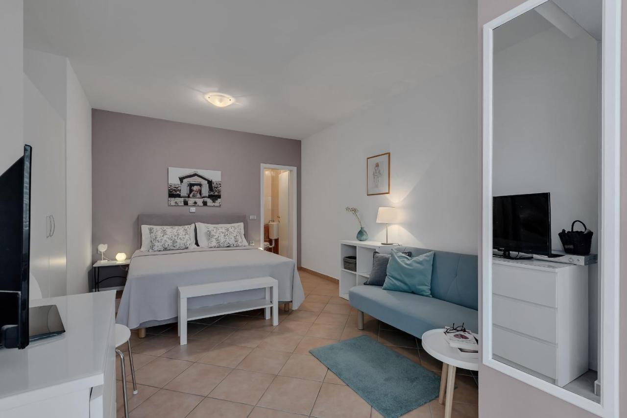 Apartments Divna Baska Voda Luaran gambar