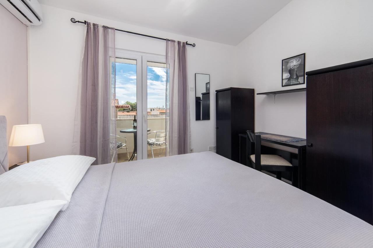 Apartments Divna Baska Voda Luaran gambar