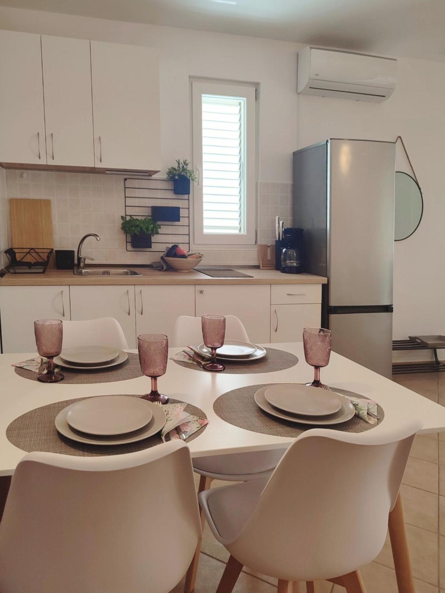 Apartments Divna Baska Voda Luaran gambar